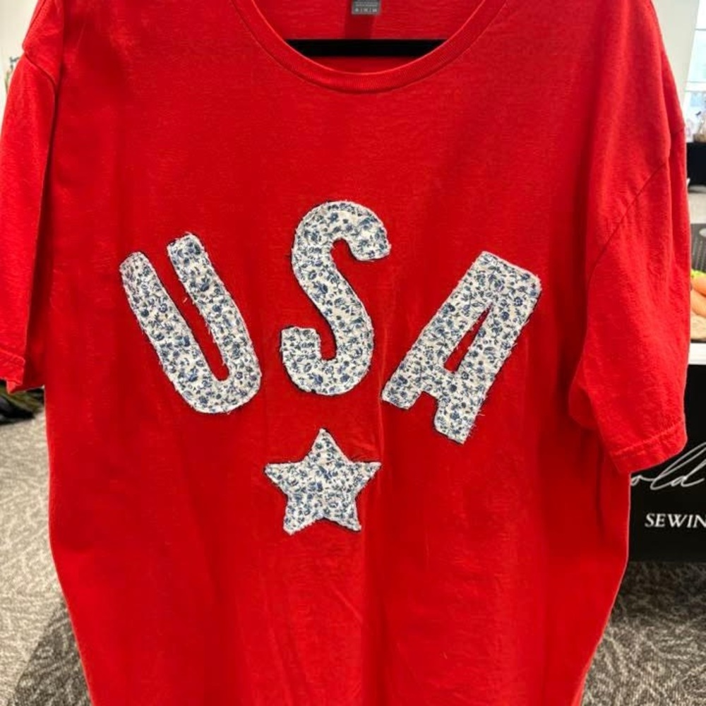 Gildan Red USA Patchwork Short Sleeve Tee XL